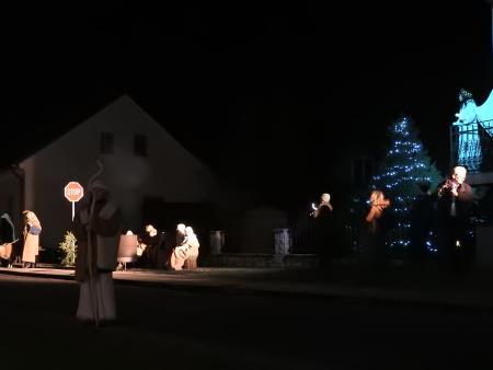 Predstavo Božična noč, smo izjemoma odigrali v Božični vasi Banovci 8